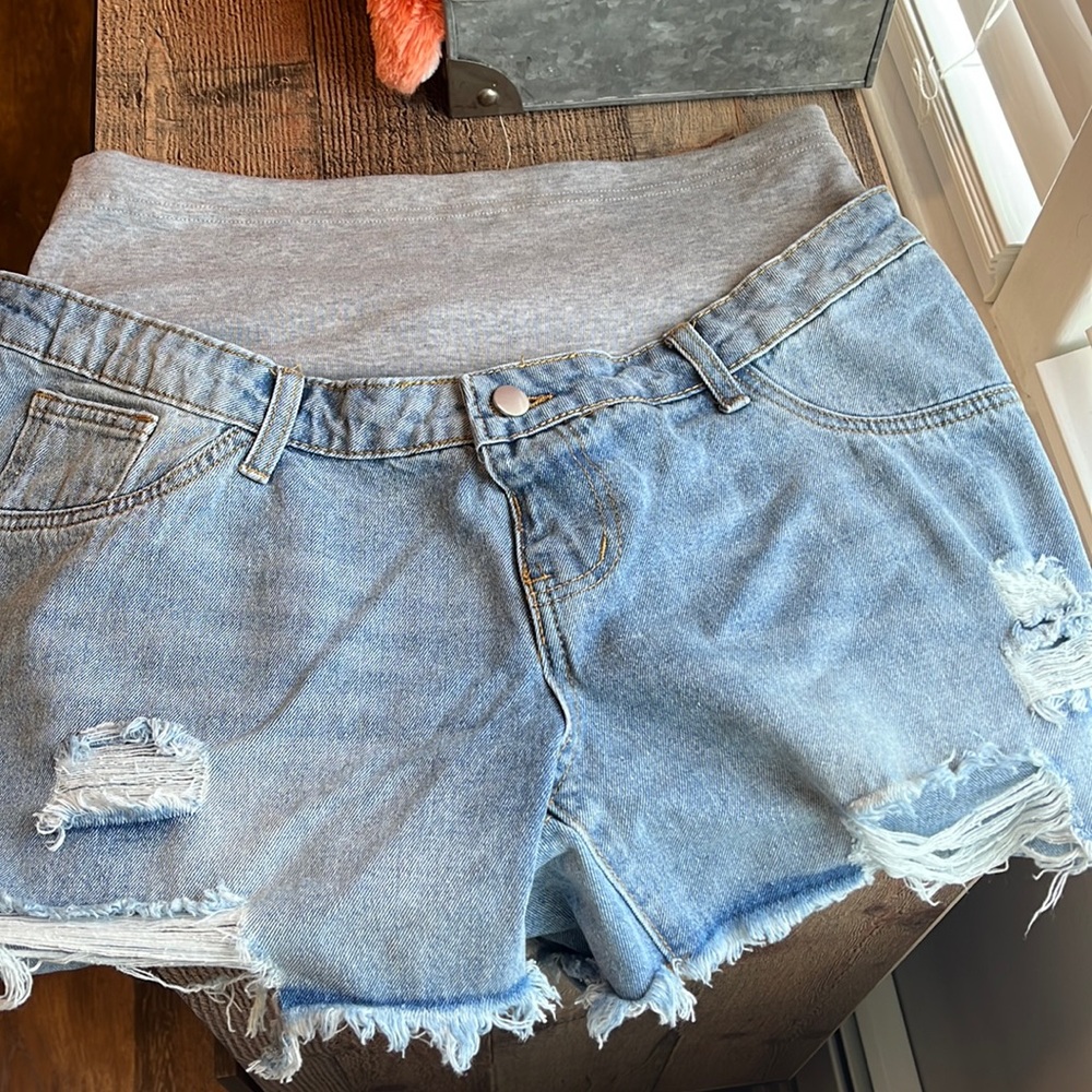 - Maternity shorts